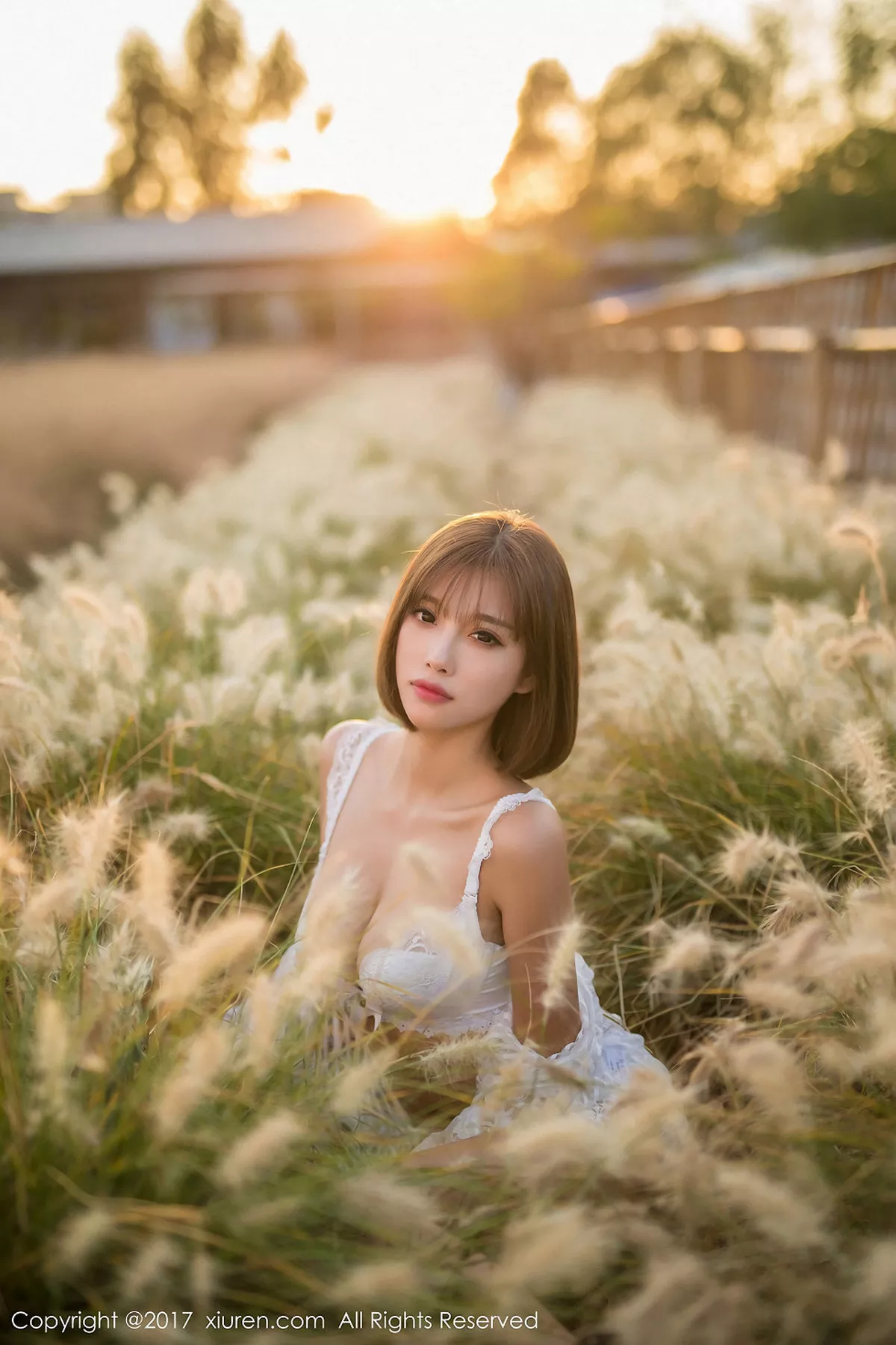 秀人集.com_[XiuRen秀人网]No.847_甜美女神杨晨晨户外花丛中白色蕾丝内衣秀完美身材性感写真50P