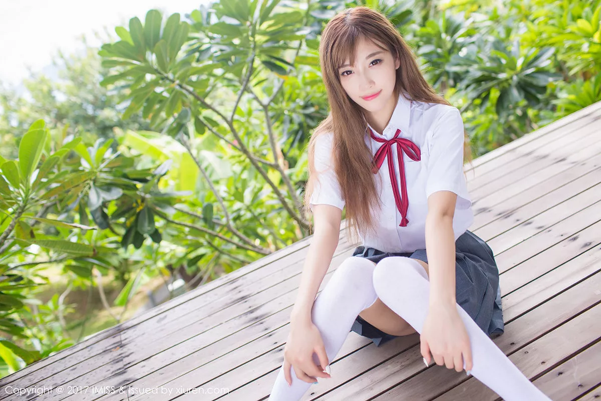 秀人集.com_[IMISS爱蜜社]Vol.195_甜美女神杨晨晨sugar苏梅岛旅拍室外校服半脱性感内衣写真42P