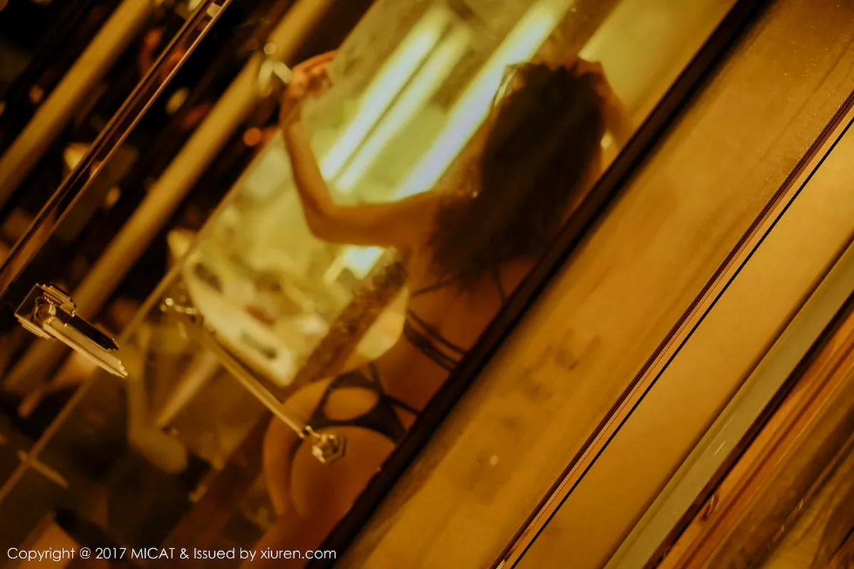 秀人集.com_[MICAT猫萌榜]Vol.030_嫩模叶佳颐浴室里性感黑色内衣湿身秀豪乳翘臀诱惑写真44P