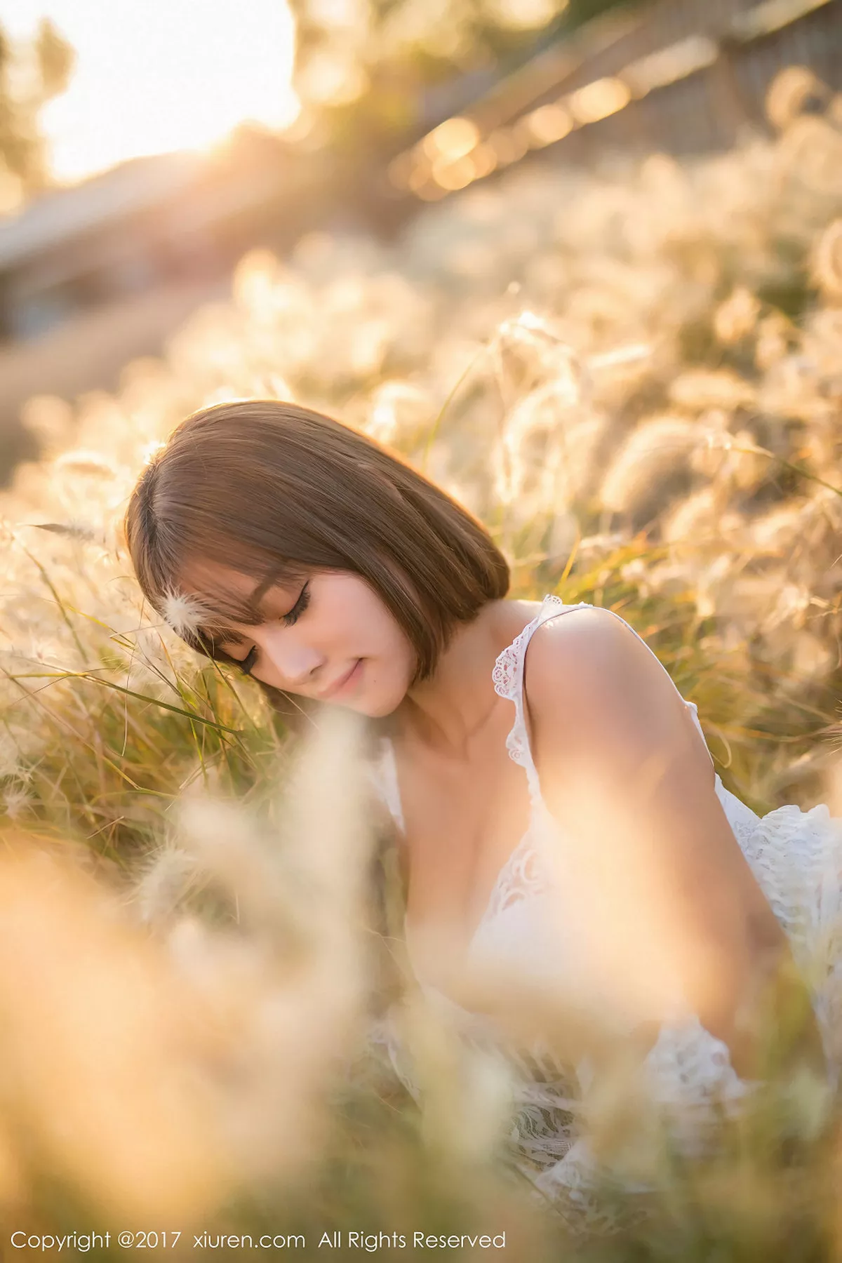 秀人集.com_[XiuRen秀人网]No.847_甜美女神杨晨晨户外花丛中白色蕾丝内衣秀完美身材性感写真50P