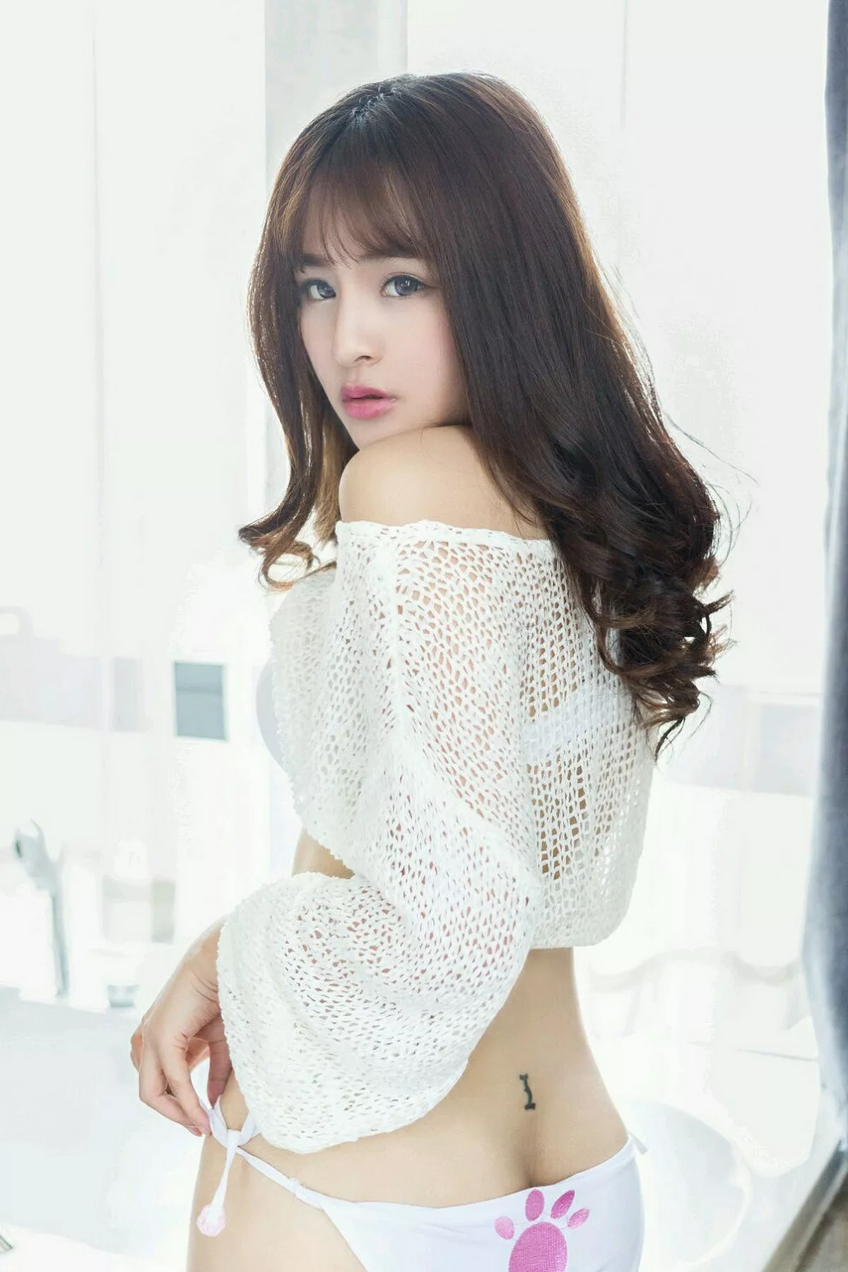 秀人集.com_[YouMi尤蜜荟]Vol.072_童颜巨乳嫩模思淇Sukiiii三点式比基尼加性感猫女郎写真50P