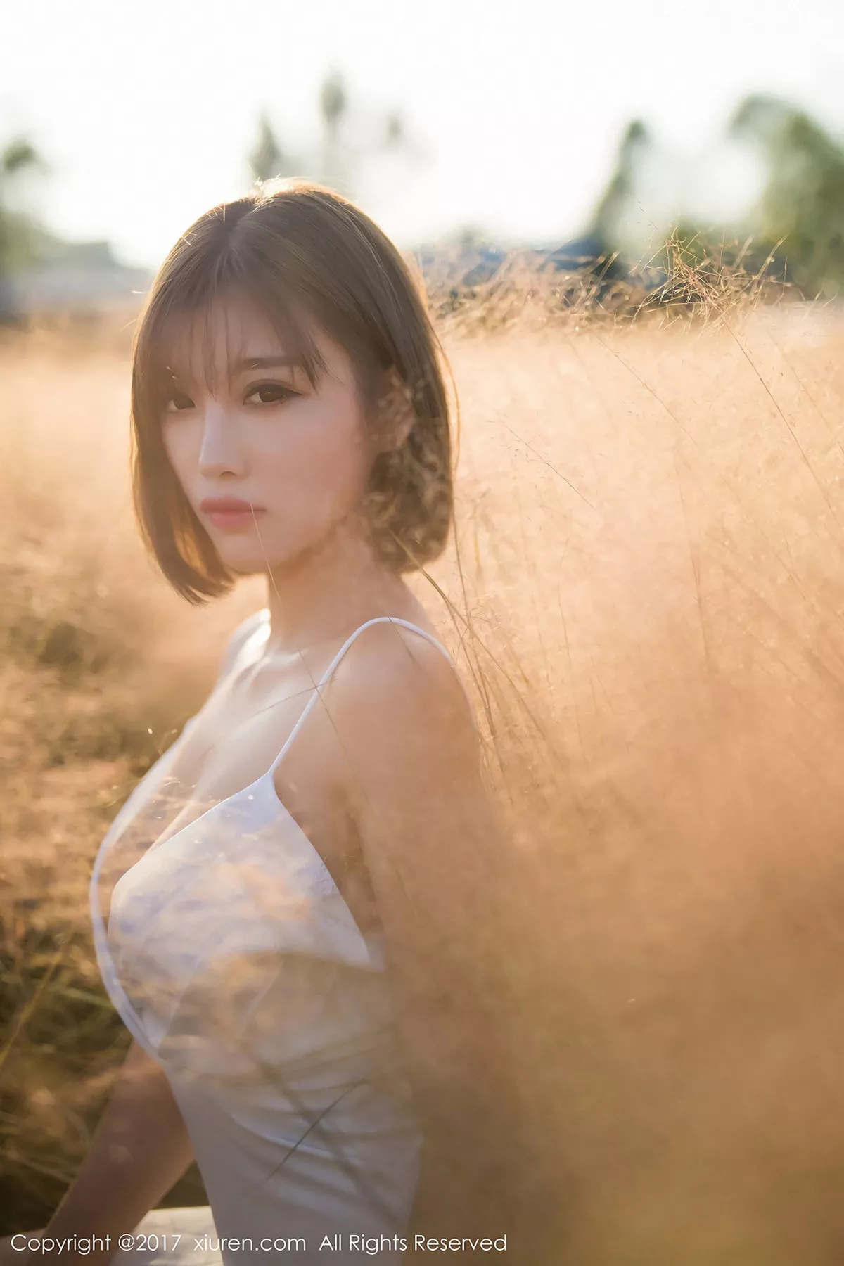 秀人集.com_[XiuRen秀人网]No.847_甜美女神杨晨晨户外花丛中白色蕾丝内衣秀完美身材性感写真50P