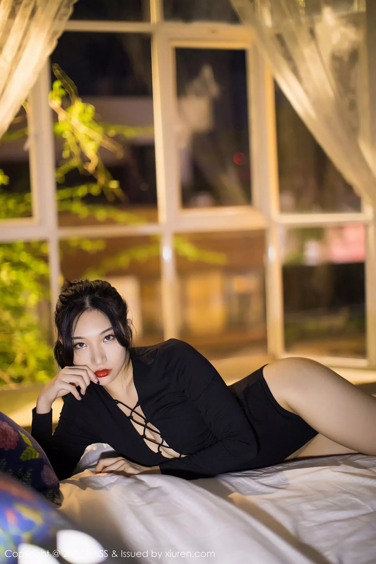 秀人集.com_[IMISS爱蜜社]Vol.194_嫩模小狐狸Sica黑色情趣睡衣加黑色高叉开胸衣完美诱惑写真51P