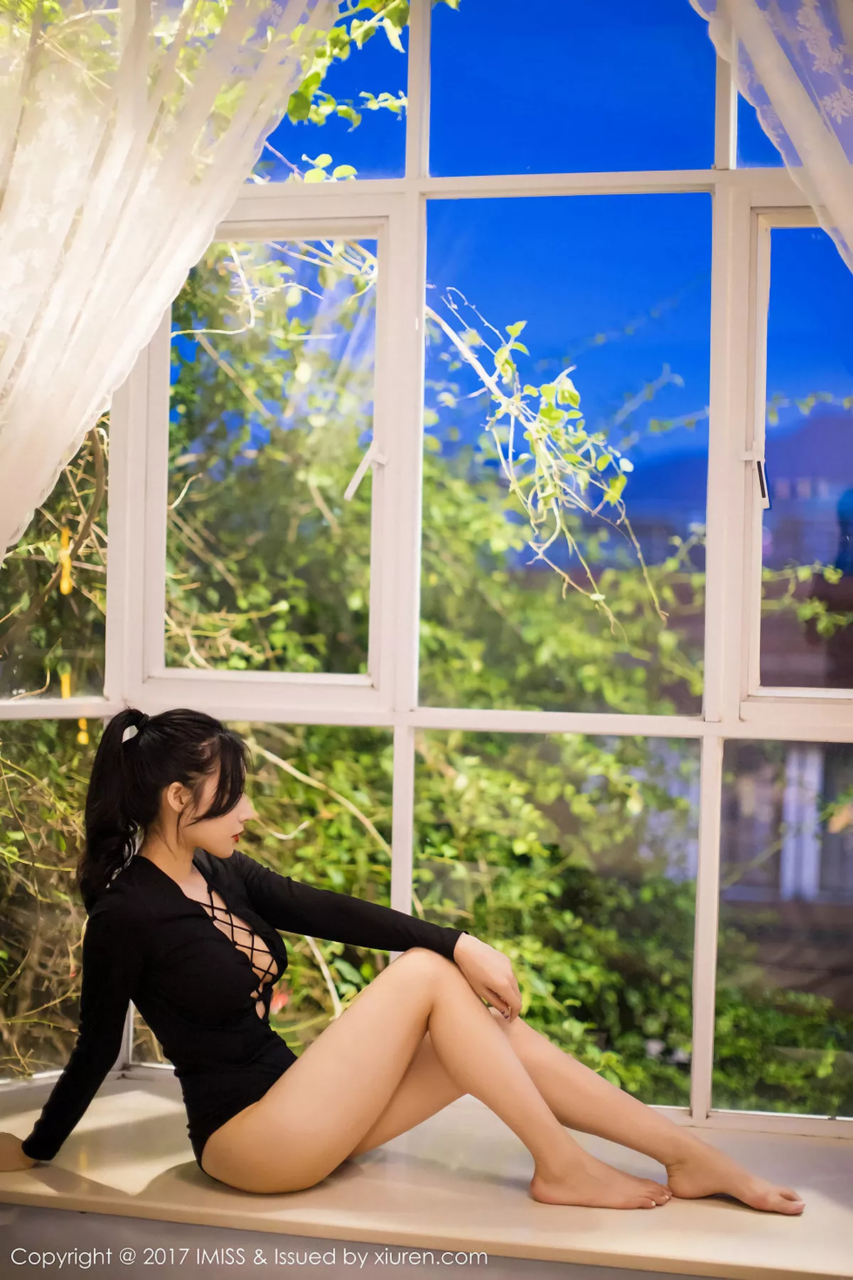 秀人集.com_[IMISS爱蜜社]Vol.194_嫩模小狐狸Sica黑色情趣睡衣加黑色高叉开胸衣完美诱惑写真51P