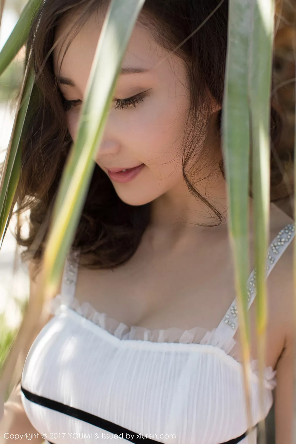 秀人集.com_[YouMi尤蜜荟]Vol.078_女神Yumi-尤美迪拜旅拍白色比基尼秀完美身材性感写真44P