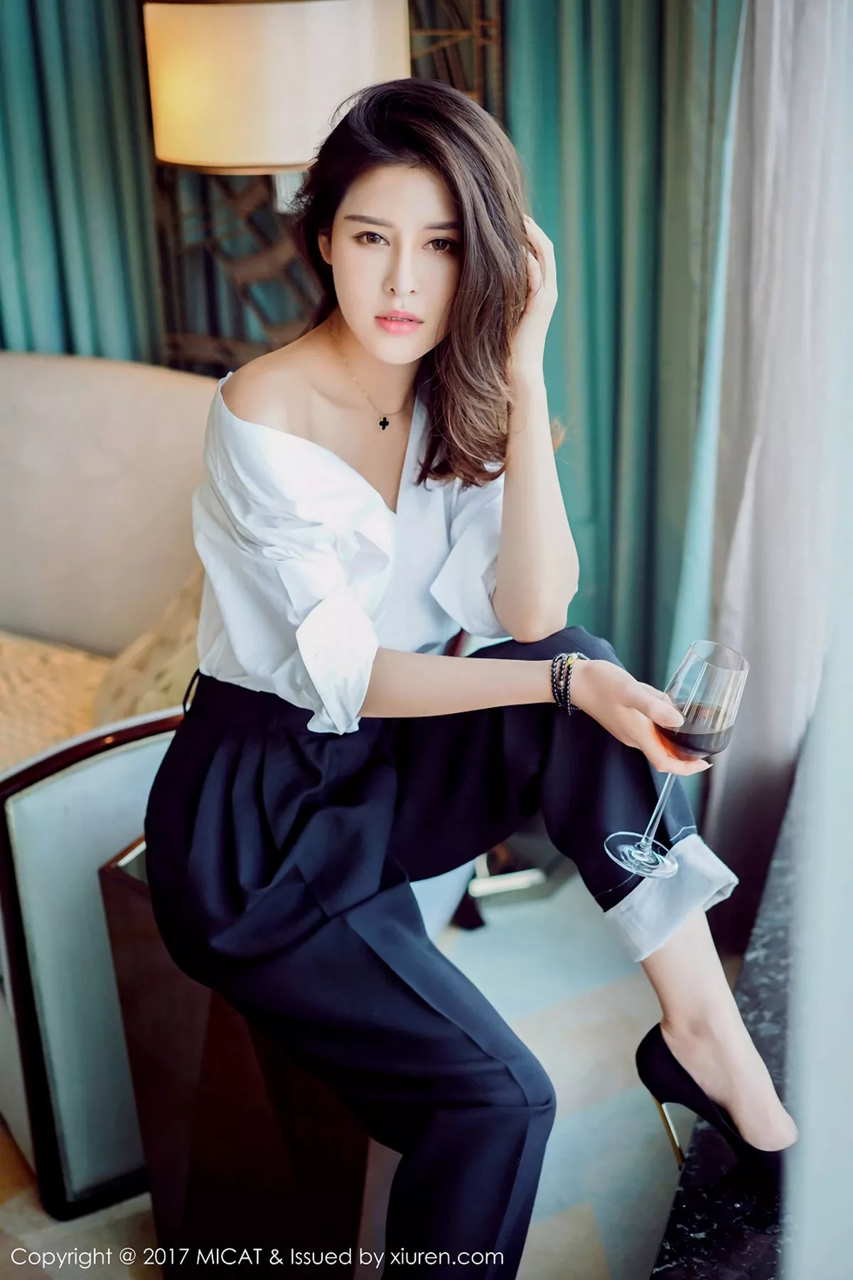 秀人集.com_[MICAT猫萌榜]Vol.030_嫩模叶佳颐浴室里性感黑色内衣湿身秀豪乳翘臀诱惑写真44P