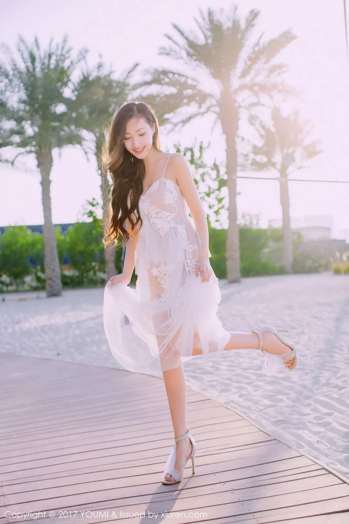 秀人集.com_[YouMi尤蜜荟]Vol.088_女神Yumi-尤美迪拜旅拍蓝天银滩性感比基尼秀完美身材写真41P