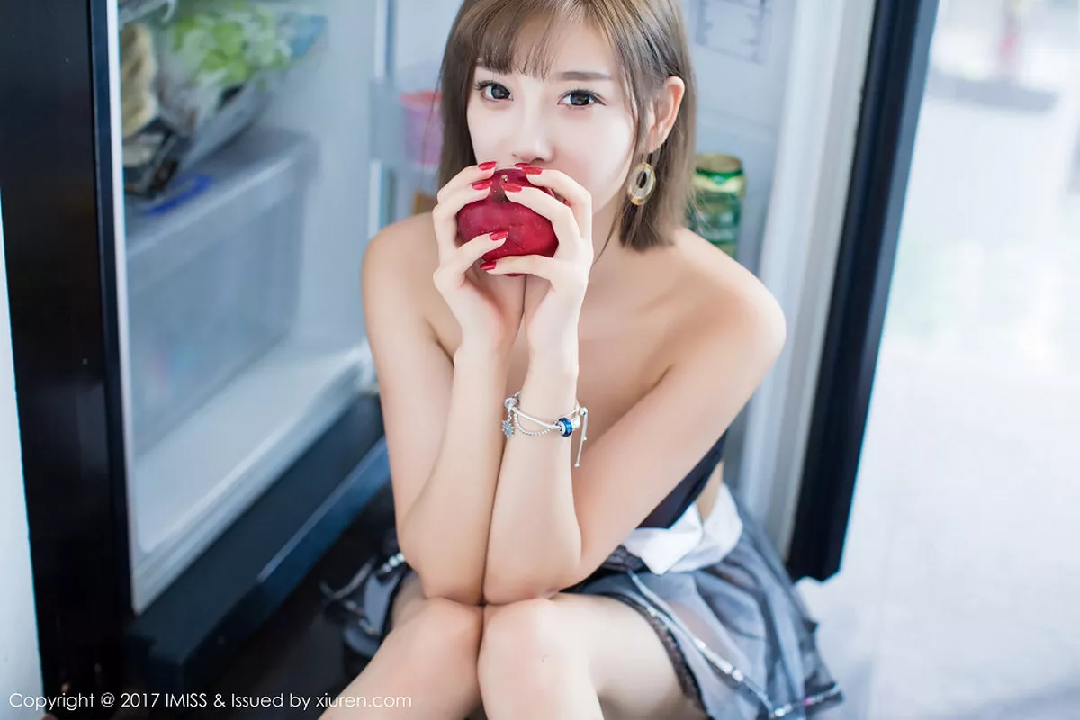 秀人集.com_[IMISS爱蜜社]Vol.201_女神杨晨晨sugar甲米旅拍泳池性感粉色比基尼迷人写真38P