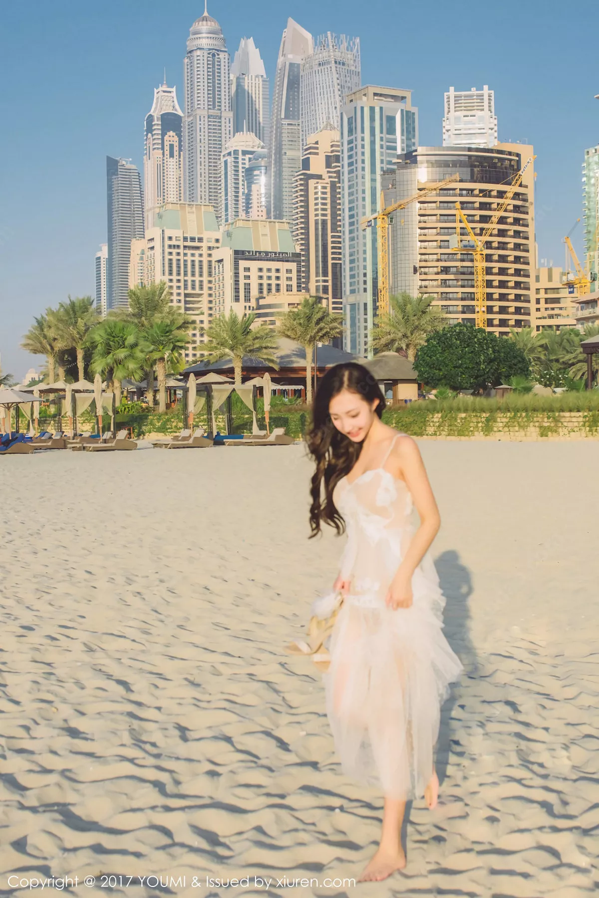 秀人集.com_[YouMi尤蜜荟]Vol.088_女神Yumi-尤美迪拜旅拍蓝天银滩性感比基尼秀完美身材写真41P