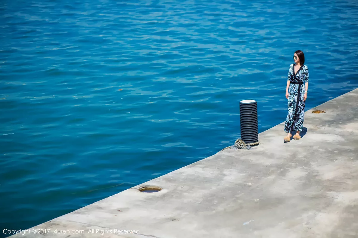 秀人集.com_[XiuRen秀人网]No.858_嫩模廿十海南三亚旅拍蓝天白云海边性感比基尼写真45P