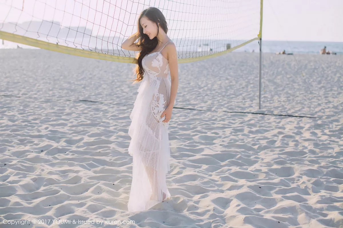 秀人集.com_[YouMi尤蜜荟]Vol.088_女神Yumi-尤美迪拜旅拍蓝天银滩性感比基尼秀完美身材写真41P