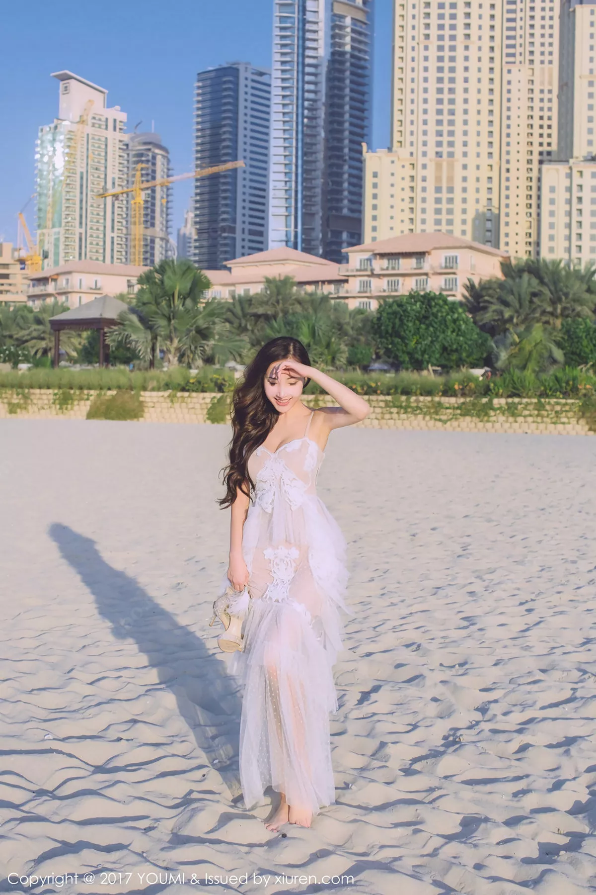 秀人集.com_[YouMi尤蜜荟]Vol.088_女神Yumi-尤美迪拜旅拍蓝天银滩性感比基尼秀完美身材写真41P