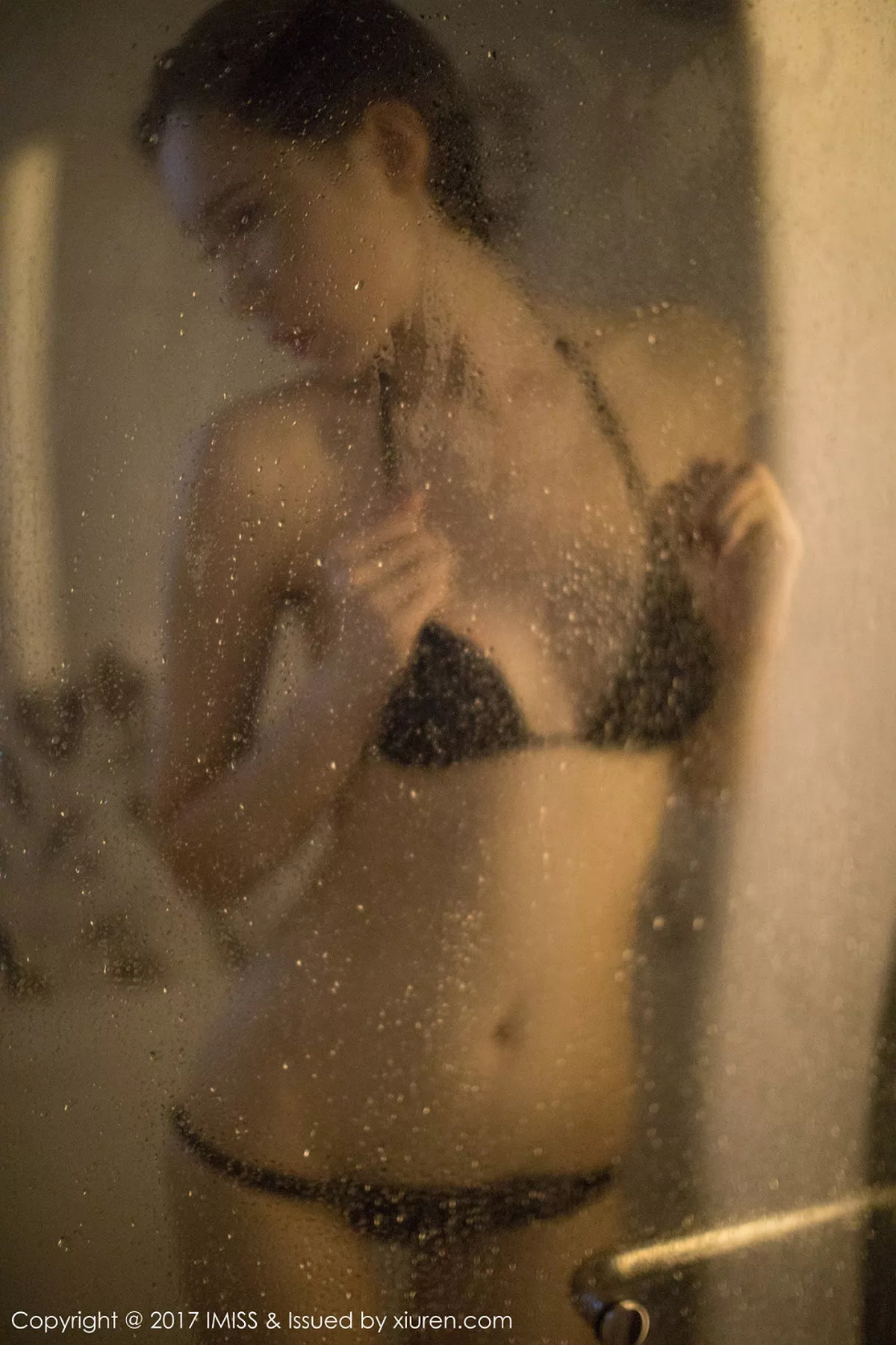 秀人集.com_[IMISS爱蜜社]Vol.205_玲珑女神萌琪琪Irene泳池红色比基尼湿身贵妃出浴诱惑写真47P