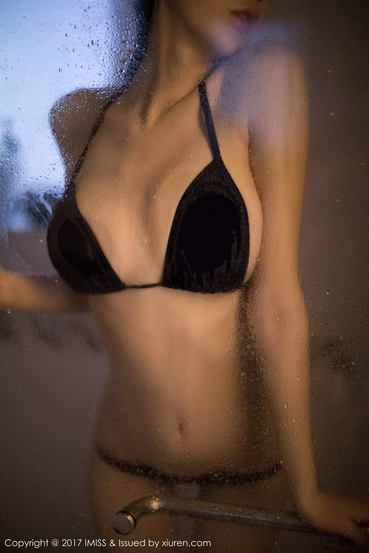 秀人集.com_[IMISS爱蜜社]Vol.205_玲珑女神萌琪琪Irene泳池红色比基尼湿身贵妃出浴诱惑写真47P