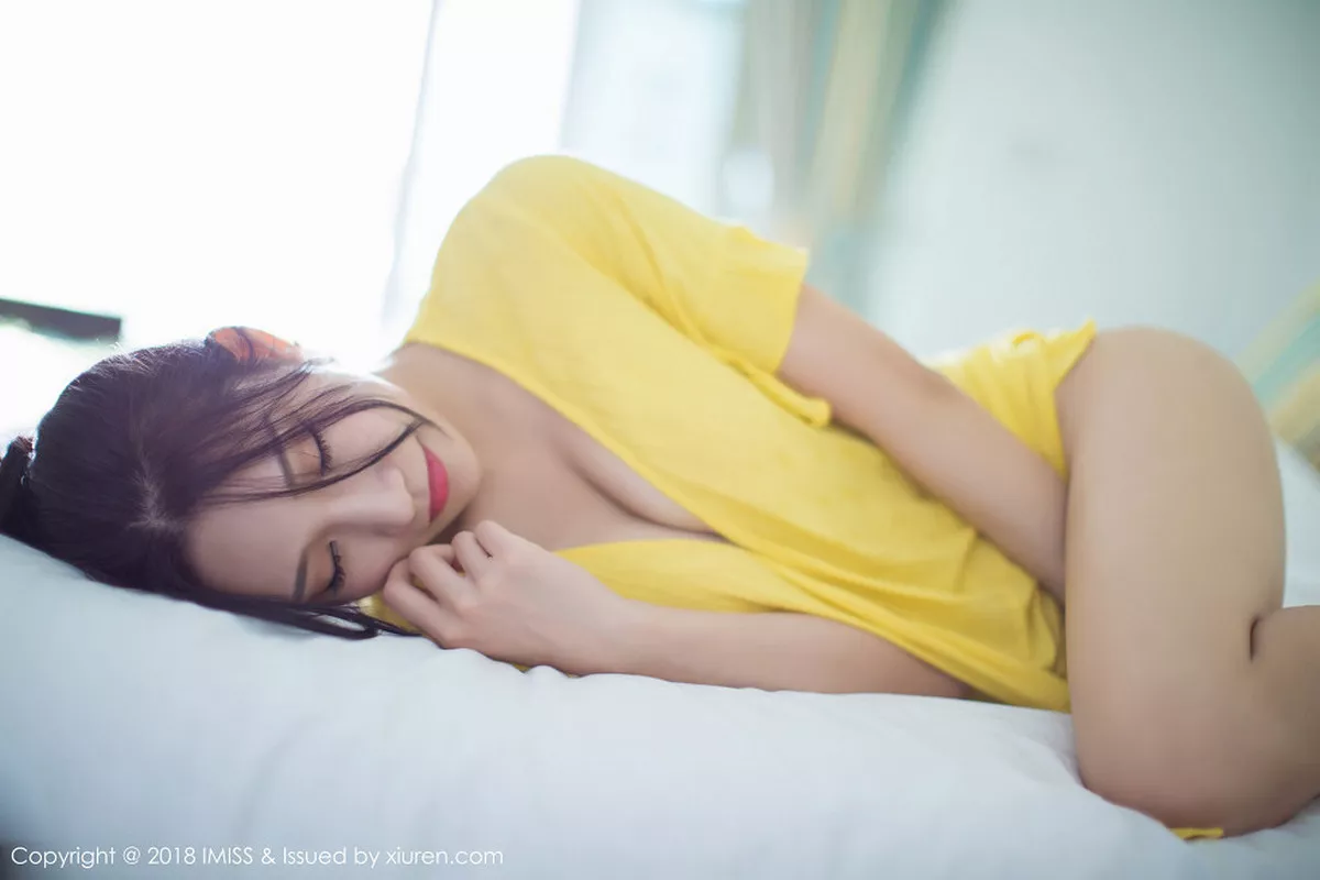 秀人集.com_[IMISS爱蜜社]Vol.211_嫩模小狐狸Sica甲米旅拍粉色缕空内衣透视秀豪乳翘臀诱惑写真43P