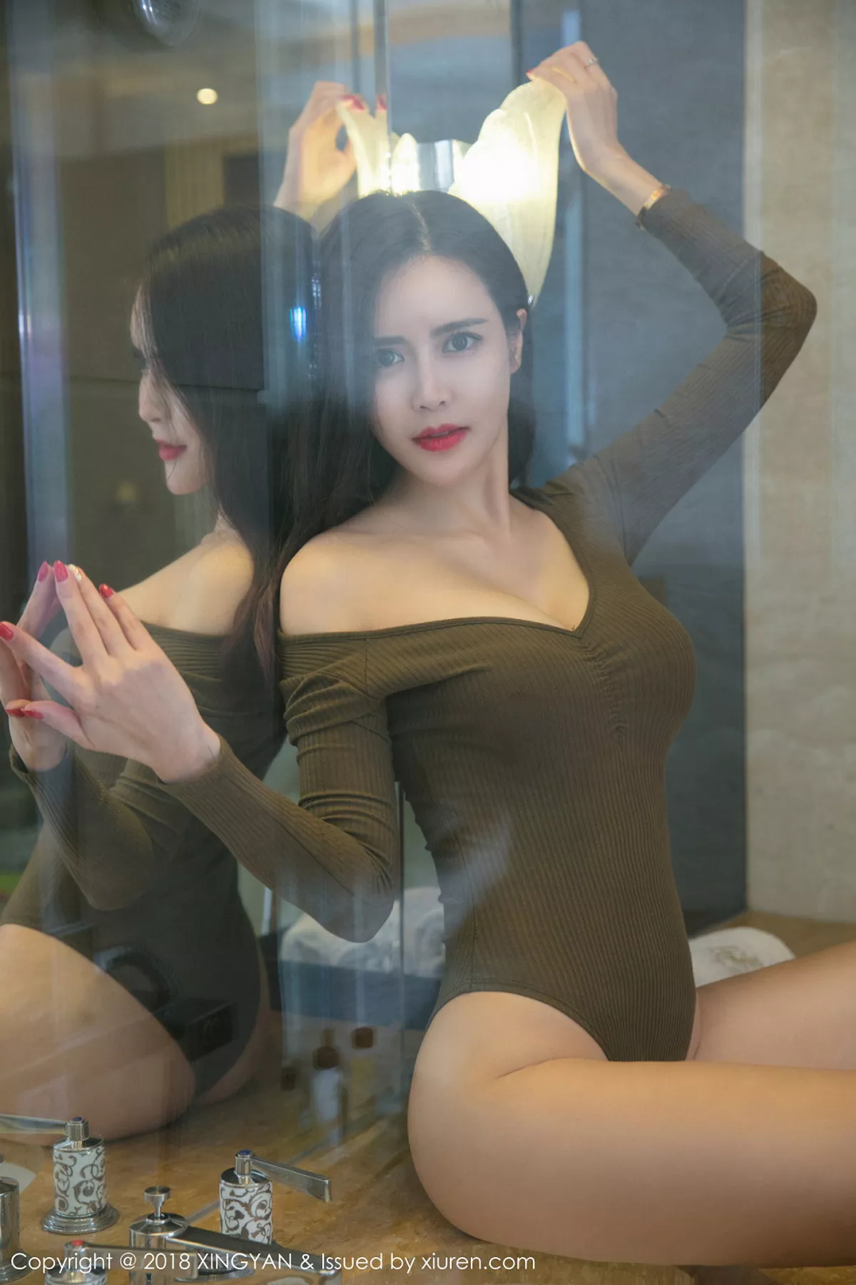 秀人集.com_[XINGYAN星颜社]Vol.013_嫩模蜜雪儿baby黑色半透内衣+高叉连体衣秀完美身材写真50P