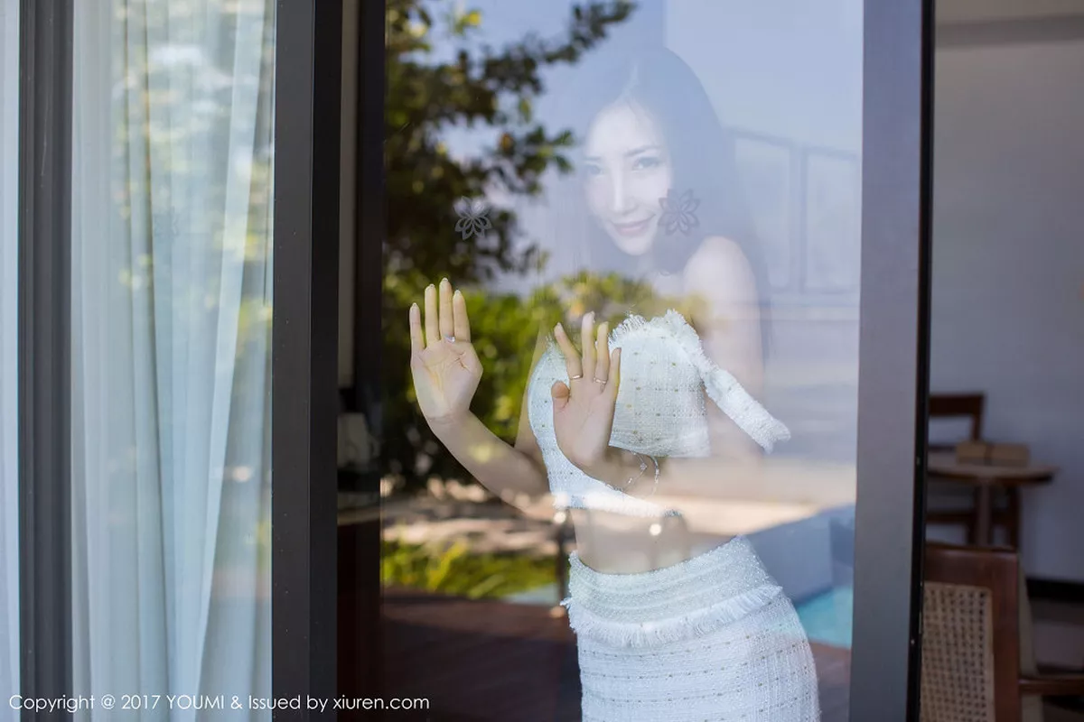 秀人集.com_[YouMi尤蜜荟]Vol.100_嫩模Yumi-尤美马尔代夫旅拍性感长裙系列秀完美身材写真41P