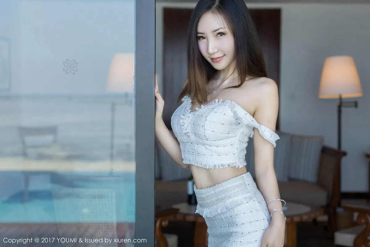 秀人集.com_[YouMi尤蜜荟]Vol.100_嫩模Yumi-尤美马尔代夫旅拍性感长裙系列秀完美身材写真41P