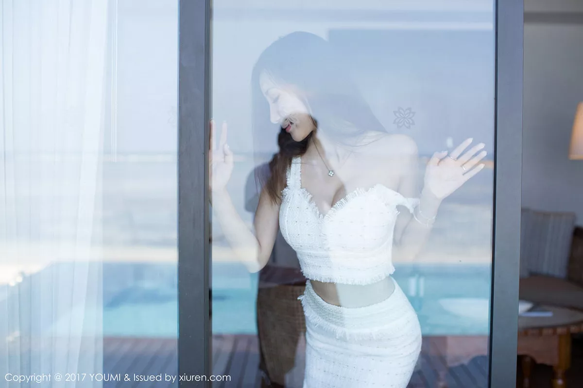 秀人集.com_[YouMi尤蜜荟]Vol.100_嫩模Yumi-尤美马尔代夫旅拍性感长裙系列秀完美身材写真41P