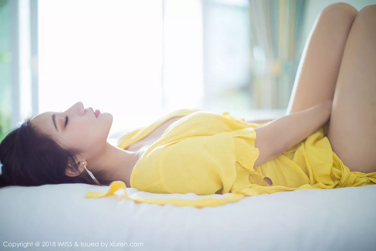 秀人集.com_[IMISS爱蜜社]Vol.211_嫩模小狐狸Sica甲米旅拍粉色缕空内衣透视秀豪乳翘臀诱惑写真43P