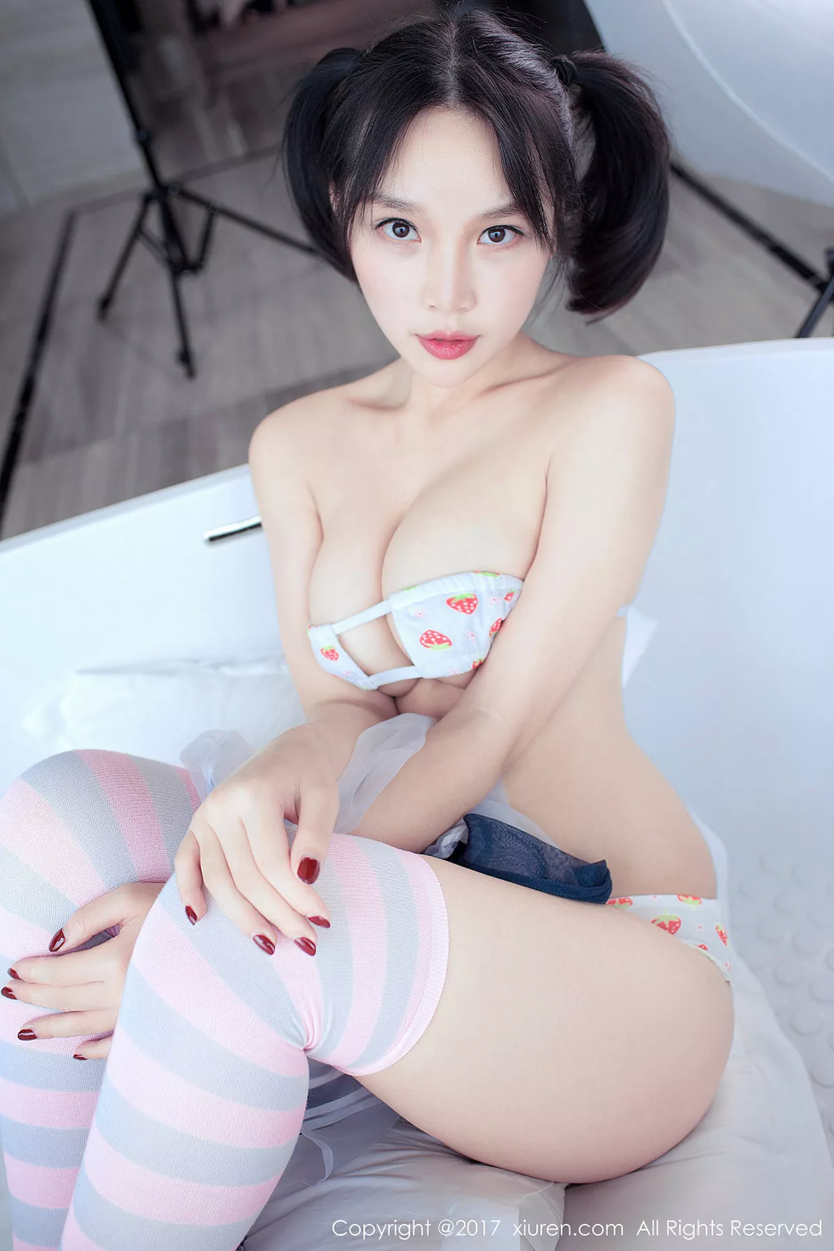 秀人集.com_[XiuRen秀人网]No.861_巨乳嫩模小纯子三点式比基尼+连体黑色死库水完美诱惑写真51P