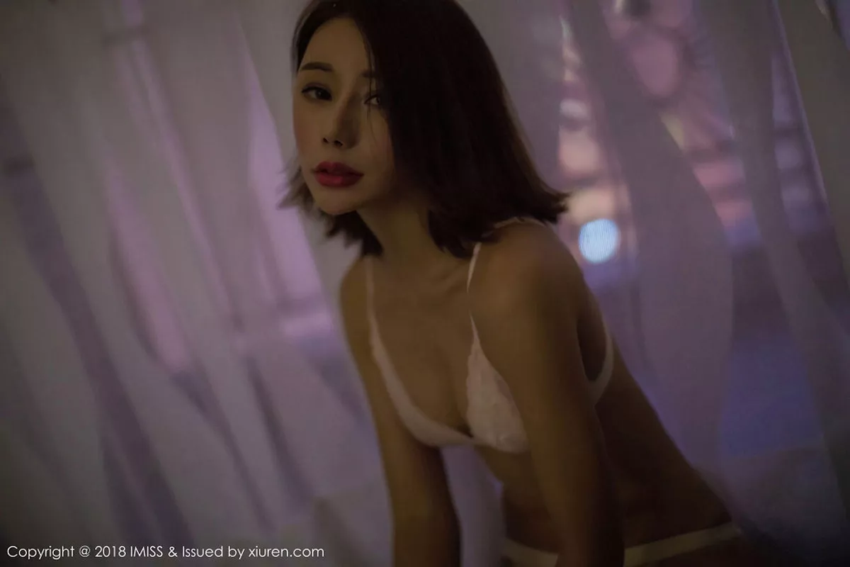 秀人集.com_[IMISS爱蜜社]Vol.209_高挑美女Savina居家白色蕾丝内衣+性感粉红内衣完美诱惑写真40P