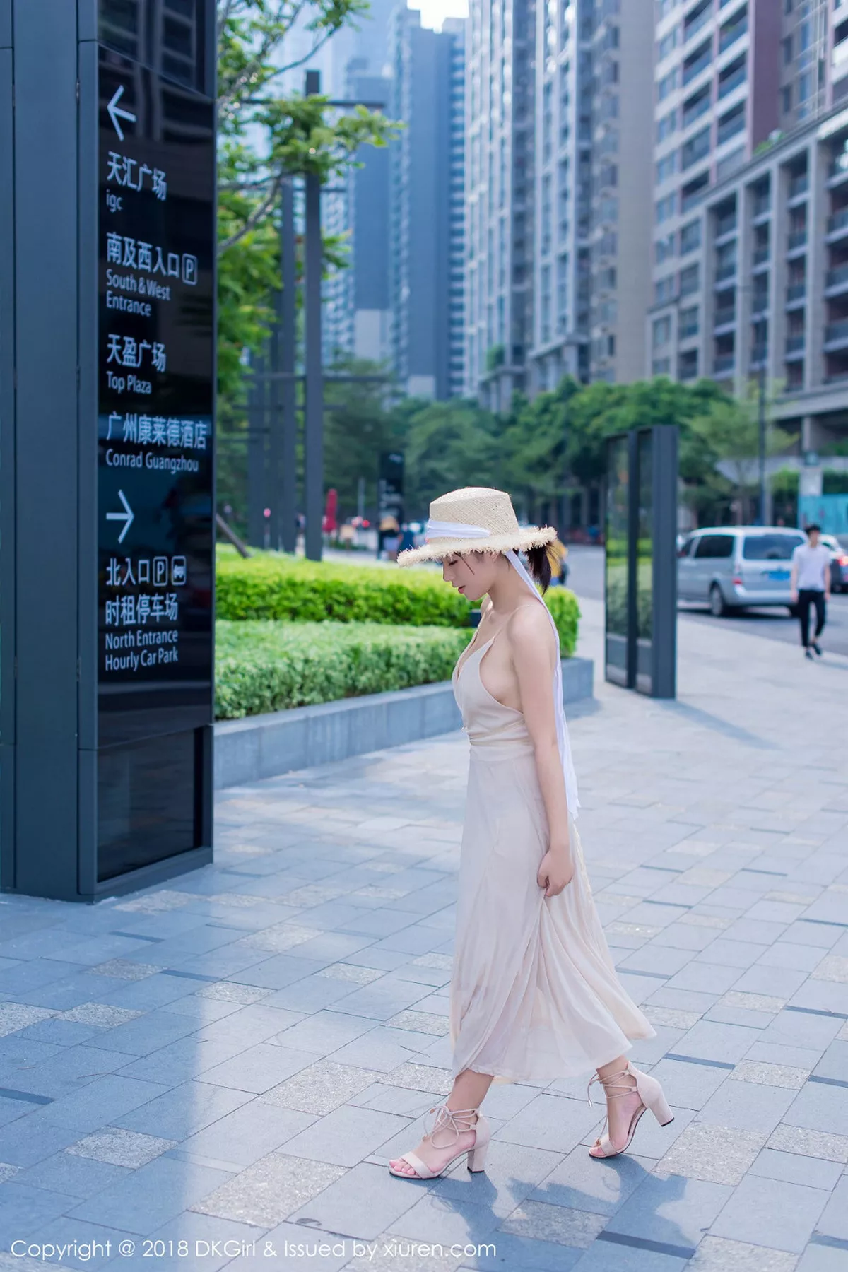 秀人集.com_[DKGirl御女郎]Vol.055_美乳女神苍井优香街拍特辑甜美草帽少女露背吊带裙性感写真53P