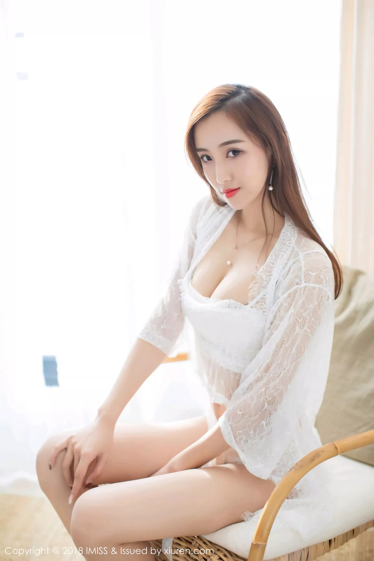 秀人集.com_[IMISS爱蜜社]Vol.217_丽质嫩模猫宝居家私房白色蕾丝内衣配吊带蕾丝袜诱惑写真44P