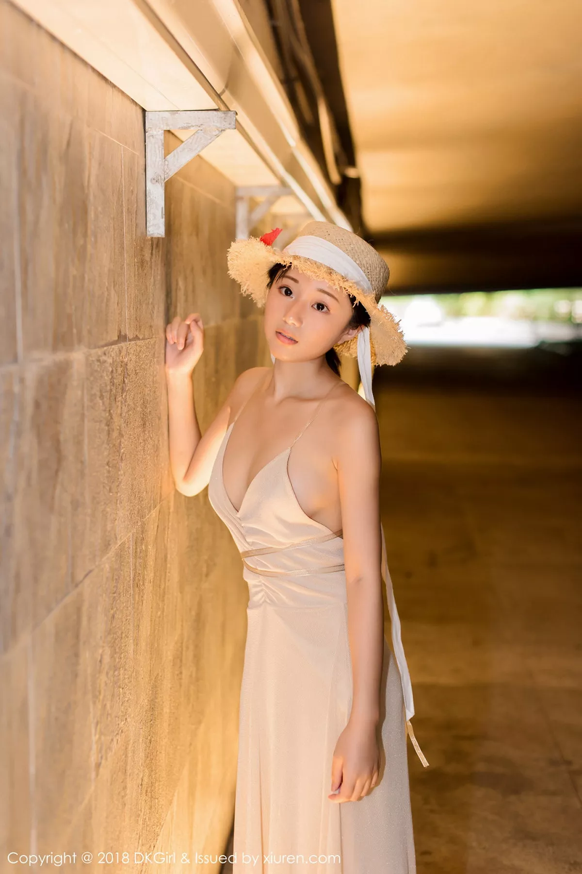 秀人集.com_[DKGirl御女郎]Vol.055_美乳女神苍井优香街拍特辑甜美草帽少女露背吊带裙性感写真53P