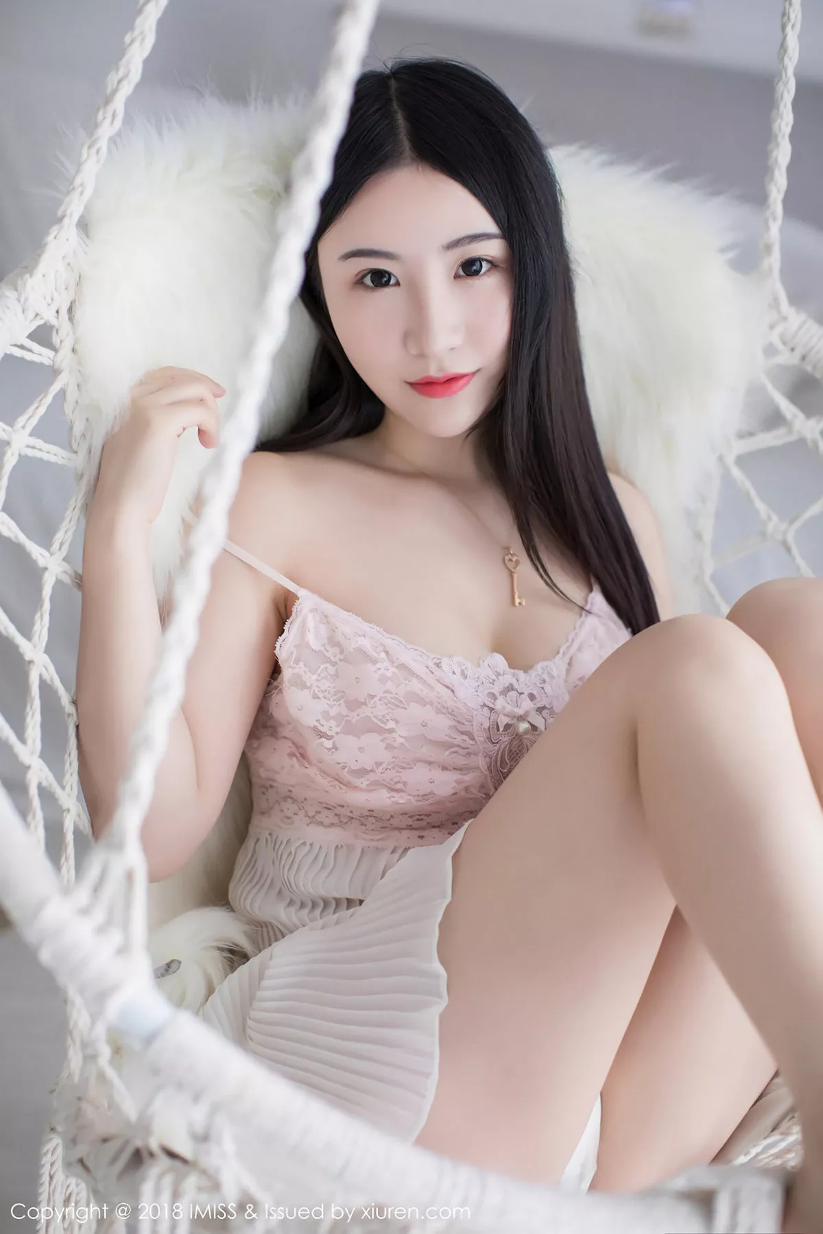 秀人集.com_[IMISS爱蜜社]Vol.214_嫩模谢芷馨Sindy粉色吊带连身裙+白色低胸连身裙爆乳诱惑写真38P