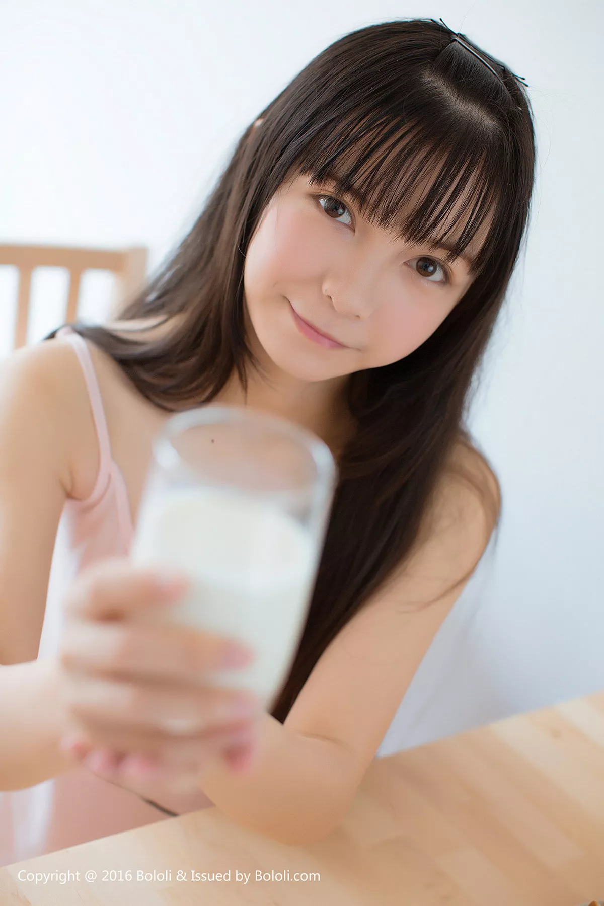 秀人集.com_[Tukmo兔几盟]Vol.110_美少女鱼丸居家私房粉色卡通睡衣小女友视角迷人写真30P