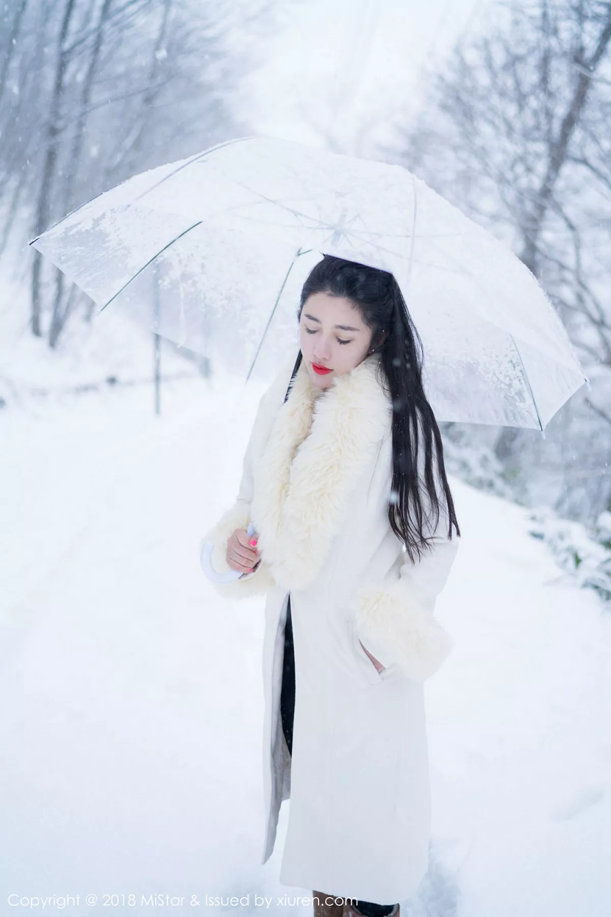 秀人集.com_[MiStar魅妍社]Vol.216_女神陈嘉嘉Tiffany北海道旅拍红色肚兜配丁字裤诱惑写真35P