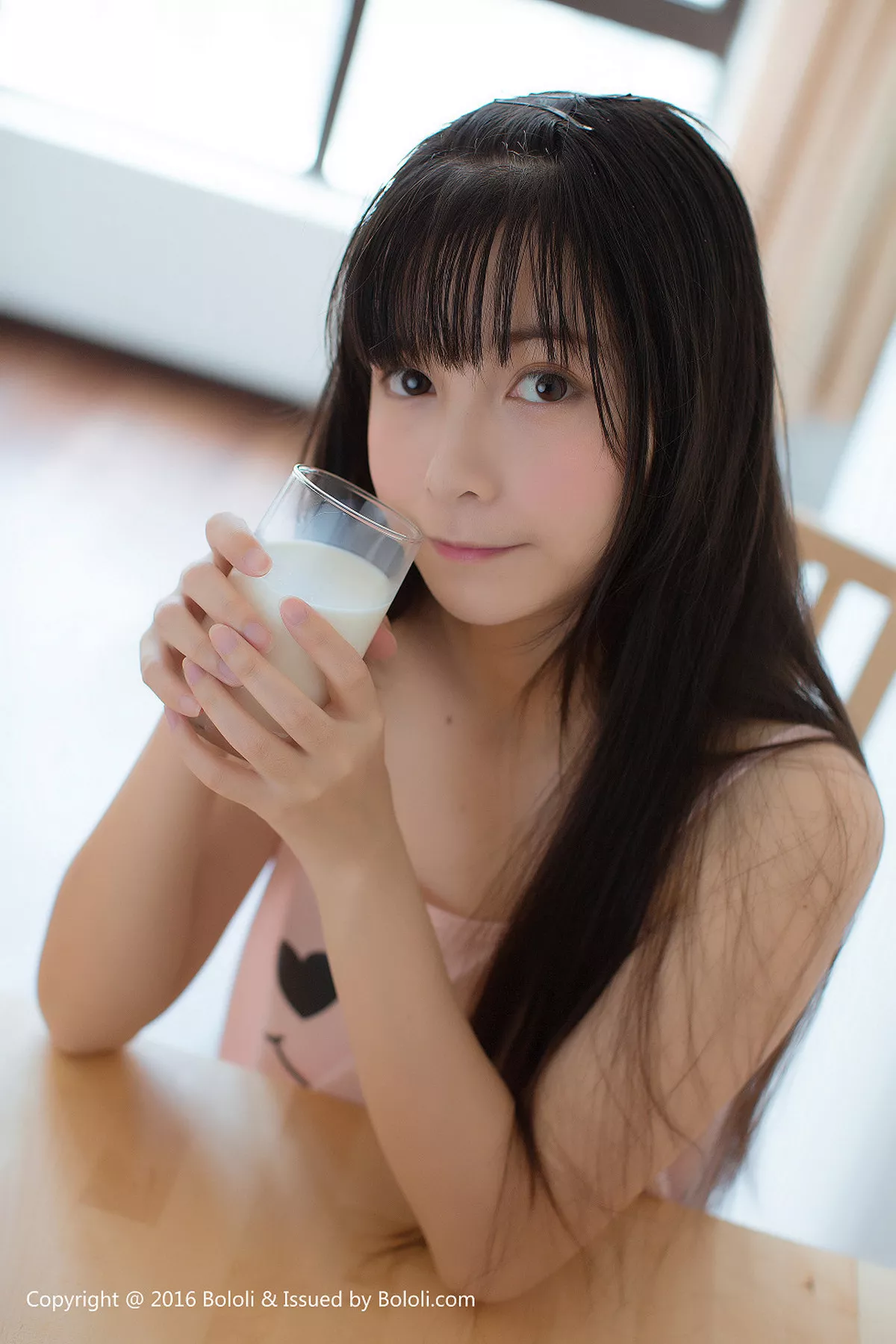 秀人集.com_[Tukmo兔几盟]Vol.110_美少女鱼丸居家私房粉色卡通睡衣小女友视角迷人写真30P