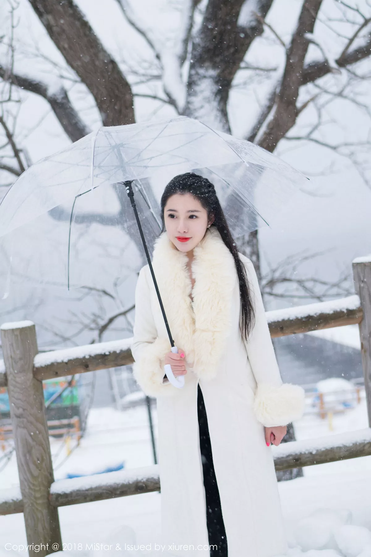 秀人集.com_[MiStar魅妍社]Vol.216_女神陈嘉嘉Tiffany北海道旅拍红色肚兜配丁字裤诱惑写真35P