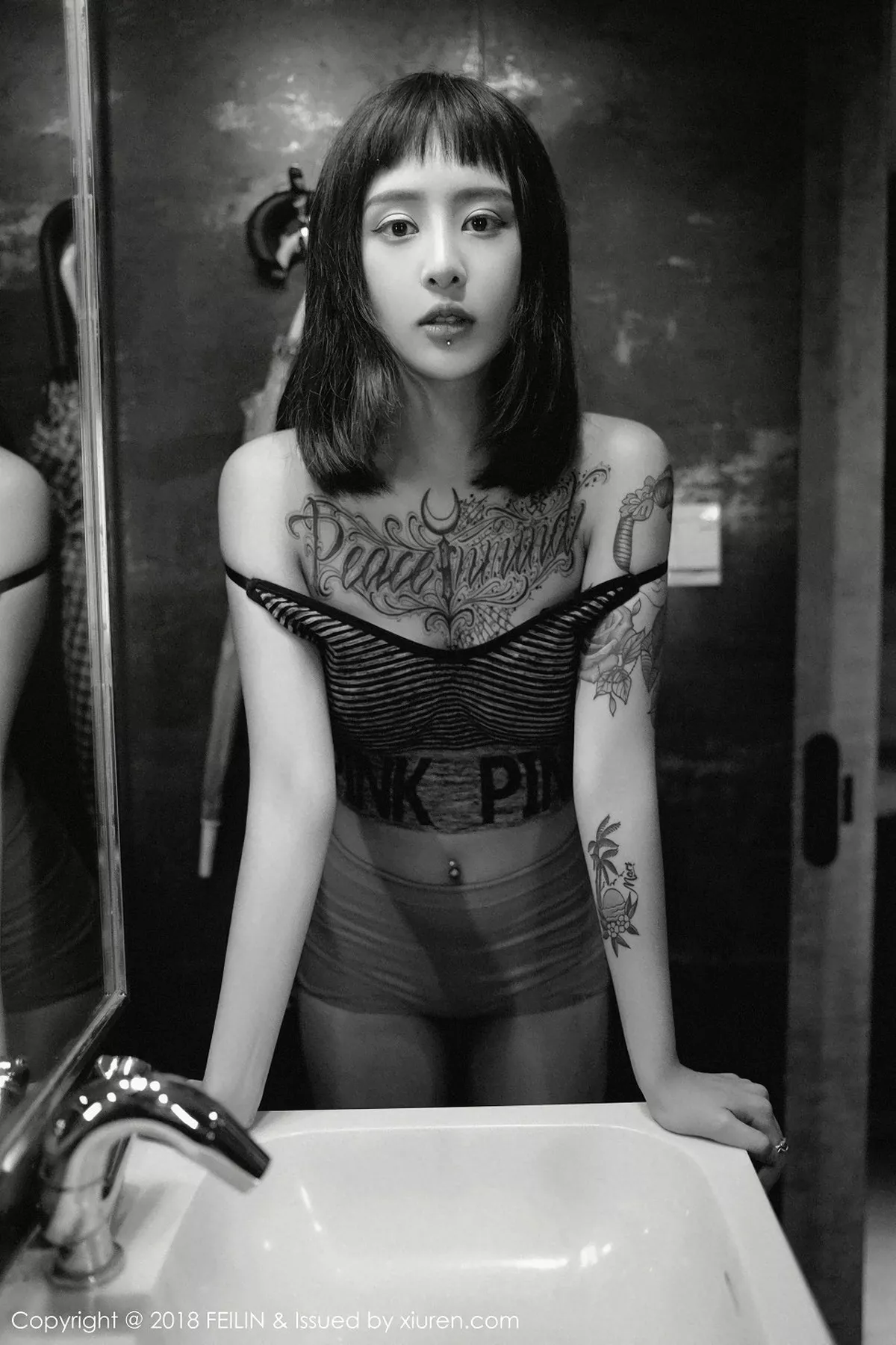 秀人集.com_[FeiLin嗲囡囡]Vol.129_嫩模赵艺璇居家私房性感内衣黑白风系列配彩色纹身写真39P