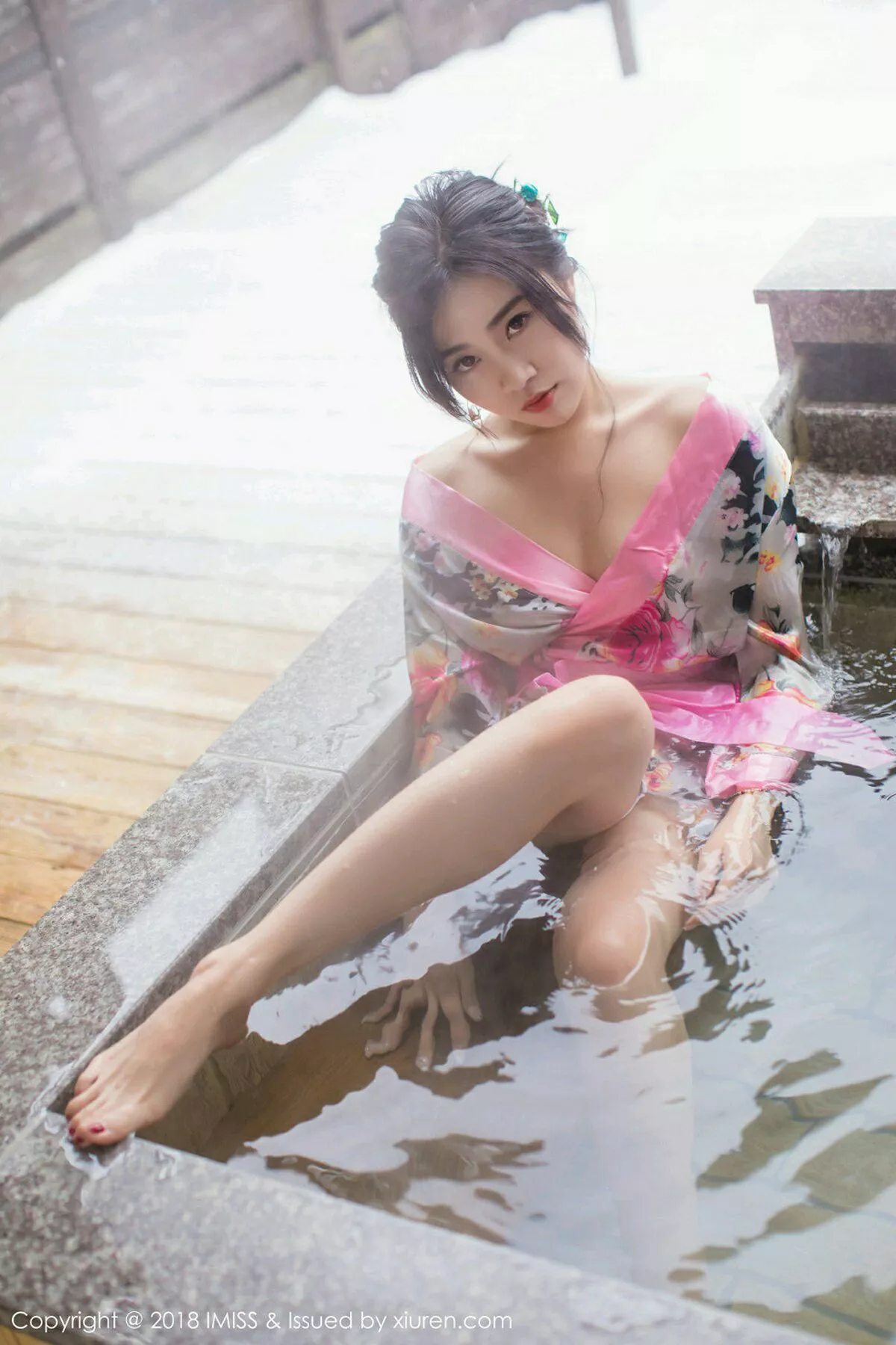 秀人集.com_[IMISS爱蜜社]Vol.221_女神许诺Sabrina北海道旅拍白色蕾丝内衣丝袜美腿诱惑写真50P