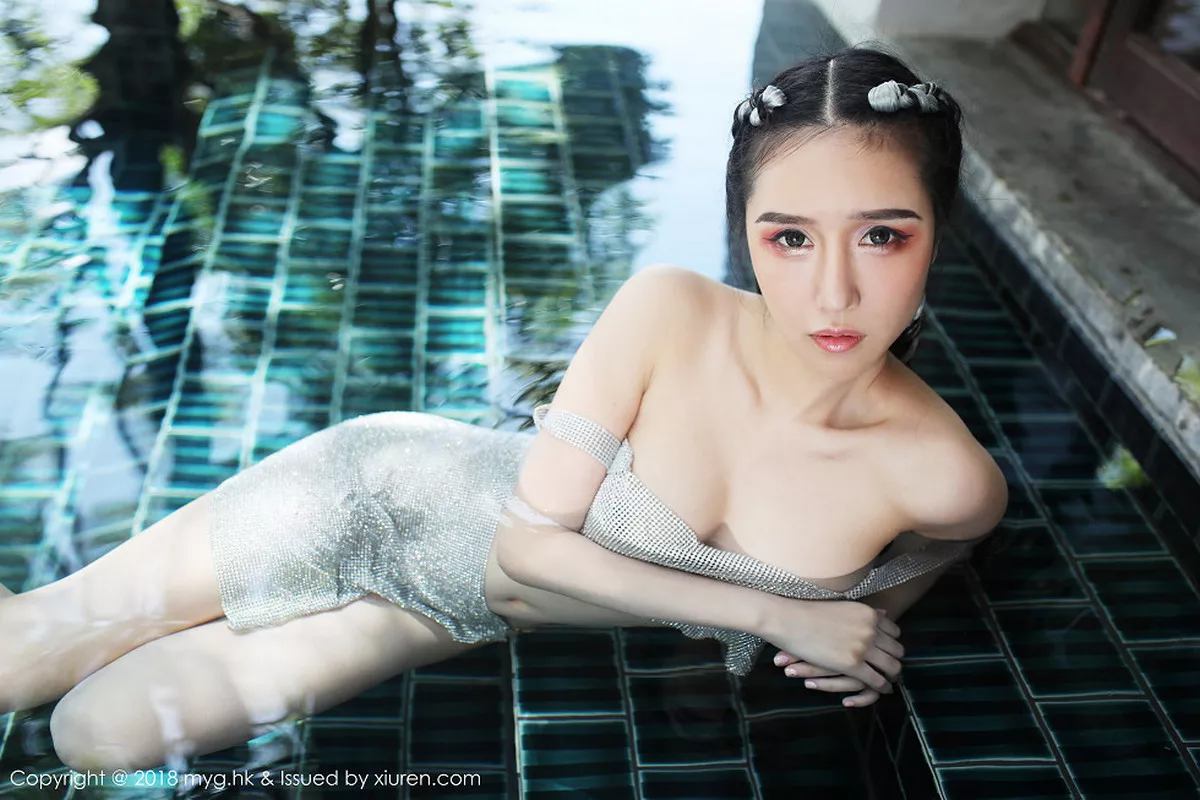 秀人集.com_[MyGirl美媛馆]Vol.281_嫩模于大乔普吉岛旅拍泳池里性感比基尼半露豪乳诱惑写真76P