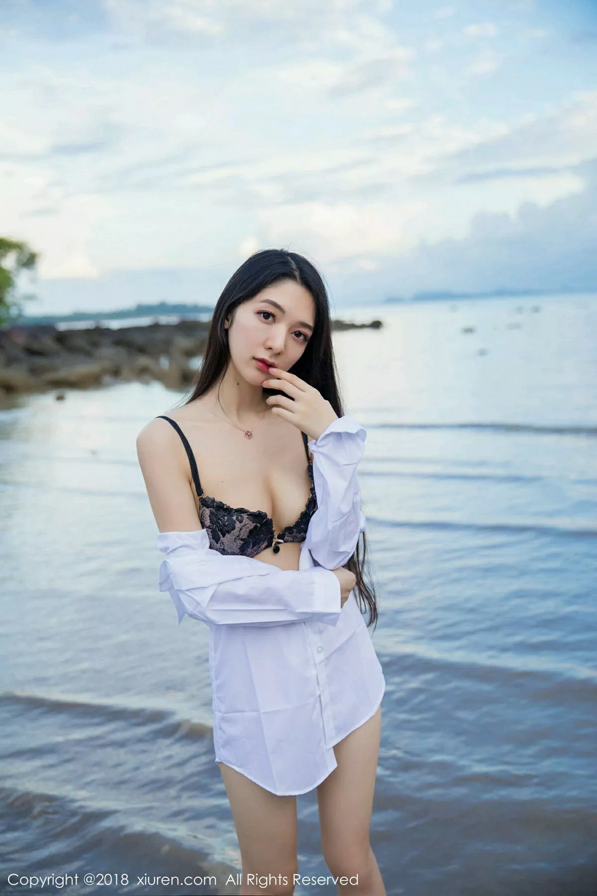 秀人集.com_[XiuRen秀人网]No.962_嫩模小热巴甲米旅拍性感白衬衫配蕾丝内衣妩媚诱惑写真43P