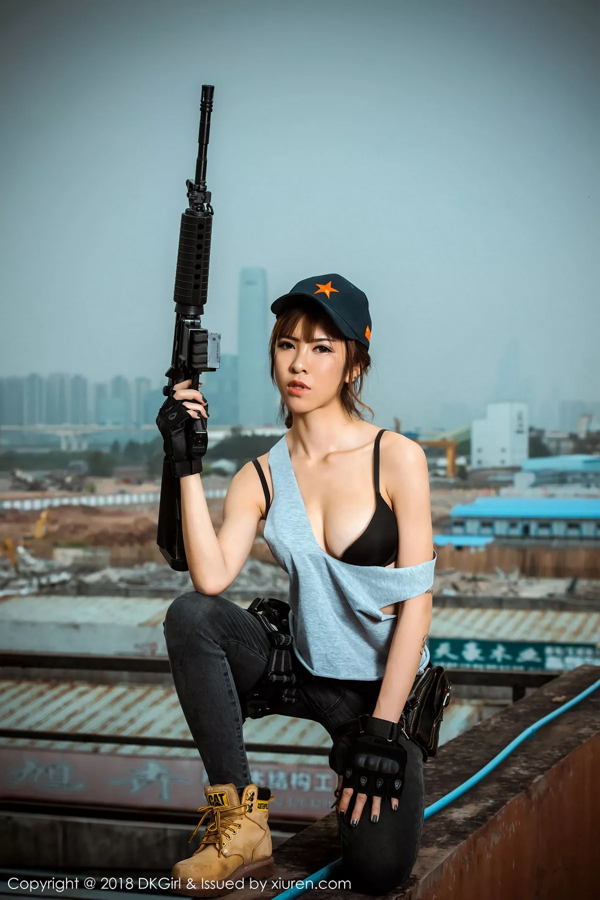 秀人集.com_[DKGirl御女郎]Vol.065_嫩模蔡乐儿绝地求生代言户外持枪野性迷人写真50P