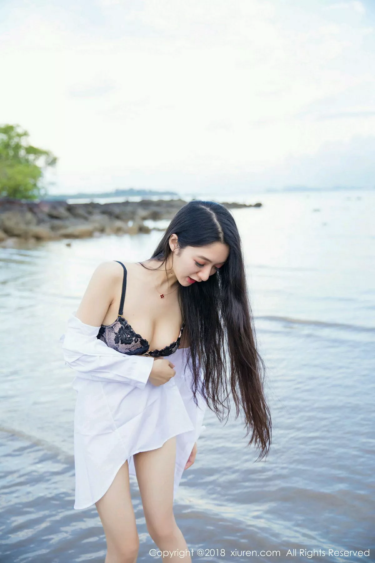 秀人集.com_[XiuRen秀人网]No.962_嫩模小热巴甲米旅拍性感白衬衫配蕾丝内衣妩媚诱惑写真43P