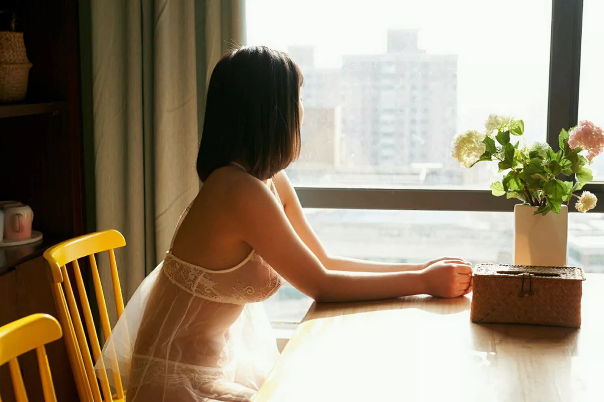 秀人集.com_[MiiTao蜜桃社]Vol.099_嫩模伊莉居家私房粉嫩露背毛衣真空秀豪乳翘臀火辣诱惑写真51P