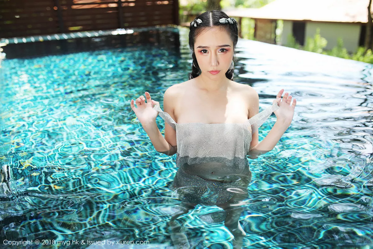 秀人集.com_[MyGirl美媛馆]Vol.281_嫩模于大乔普吉岛旅拍泳池里性感比基尼半露豪乳诱惑写真76P