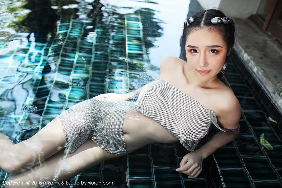 秀人集.com_[MyGirl美媛馆]Vol.281_嫩模于大乔普吉岛旅拍泳池里性感比基尼半露豪乳诱惑写真76P