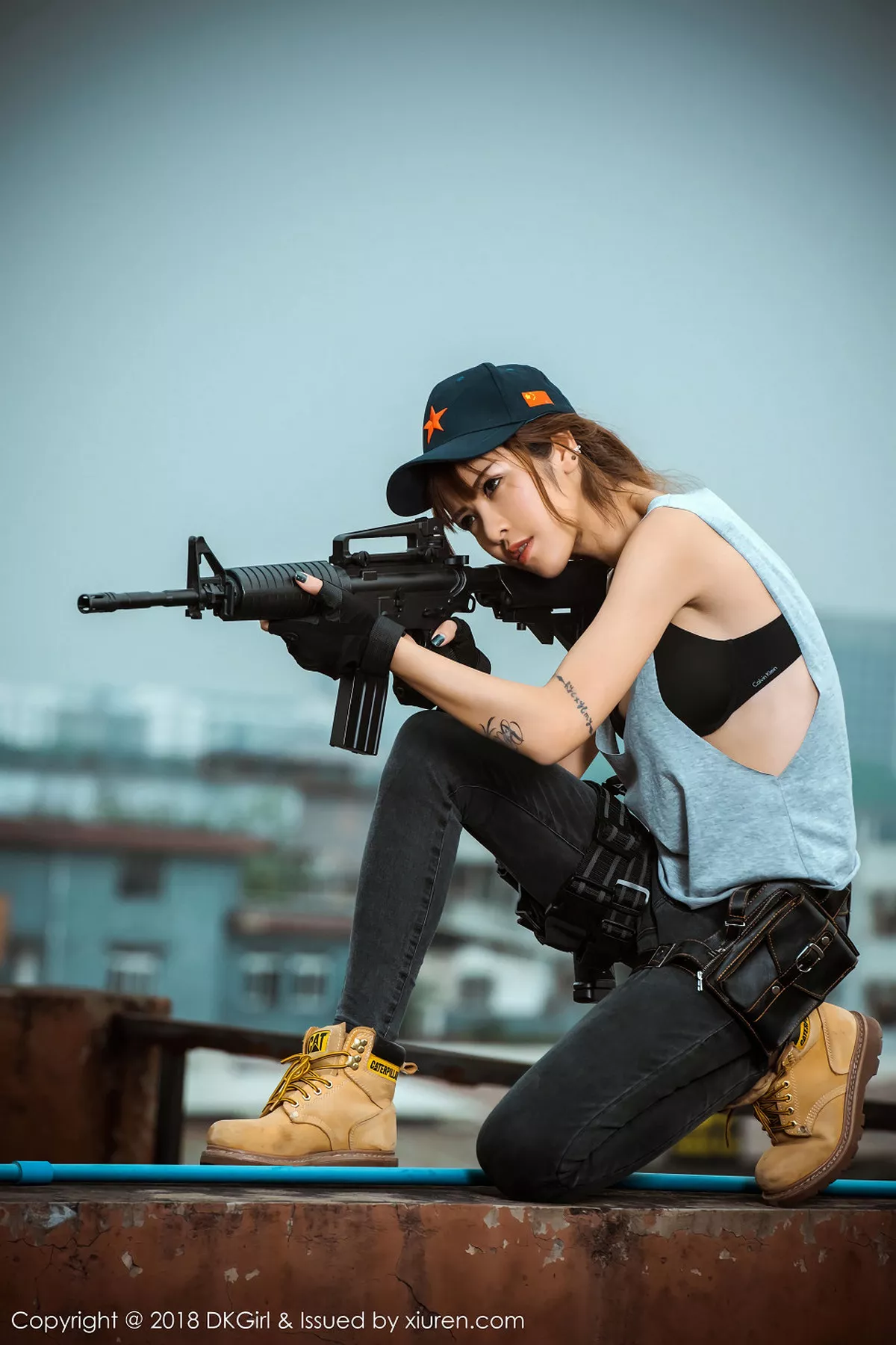 秀人集.com_[DKGirl御女郎]Vol.065_嫩模蔡乐儿绝地求生代言户外持枪野性迷人写真50P