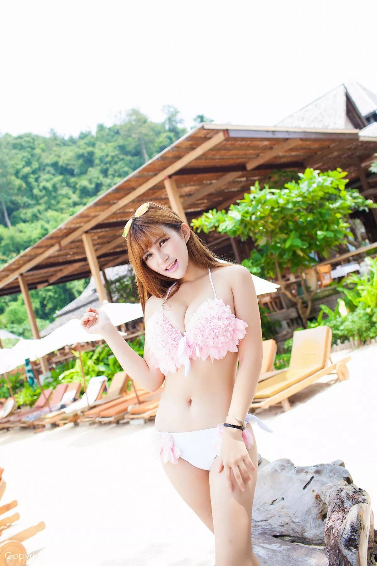 秀人集.com_[IMISS爱蜜社]Vol.032_嫩模LalaBaby啦啦普吉岛旅拍性感内衣前凸后翘写真51P