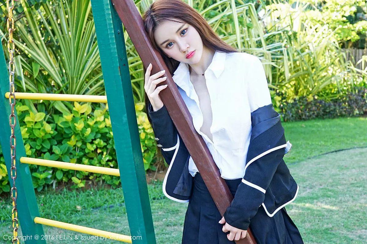 秀人集.com_[FeiLin嗲囡囡]Vol.027_嫩模Cheryl青树薄荷岛旅拍泳池边性感比基尼写真53P