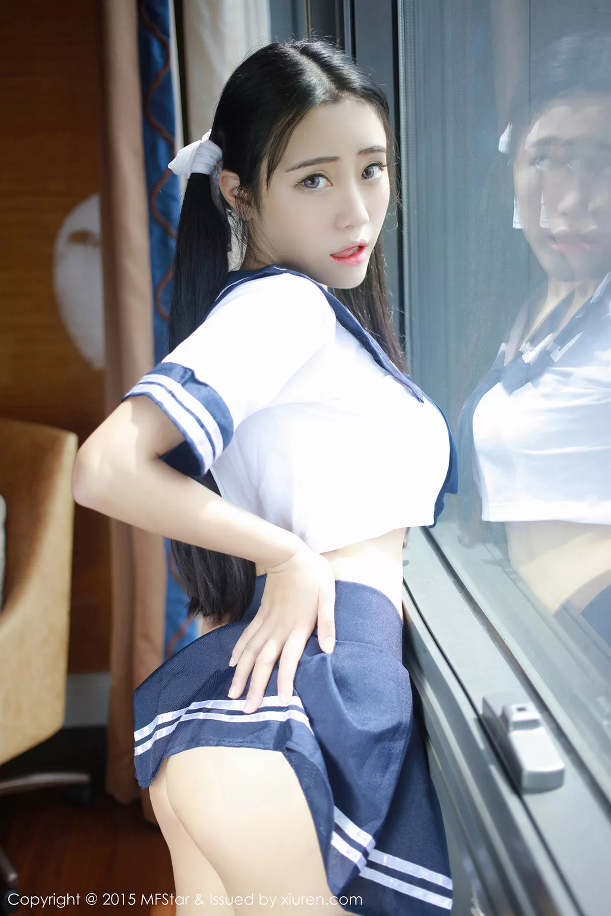 秀人集.com_[MFStar模范学院]Vol.032_嫩模兜豆靓Youlina半脱学生制服诱惑美臀写真42P