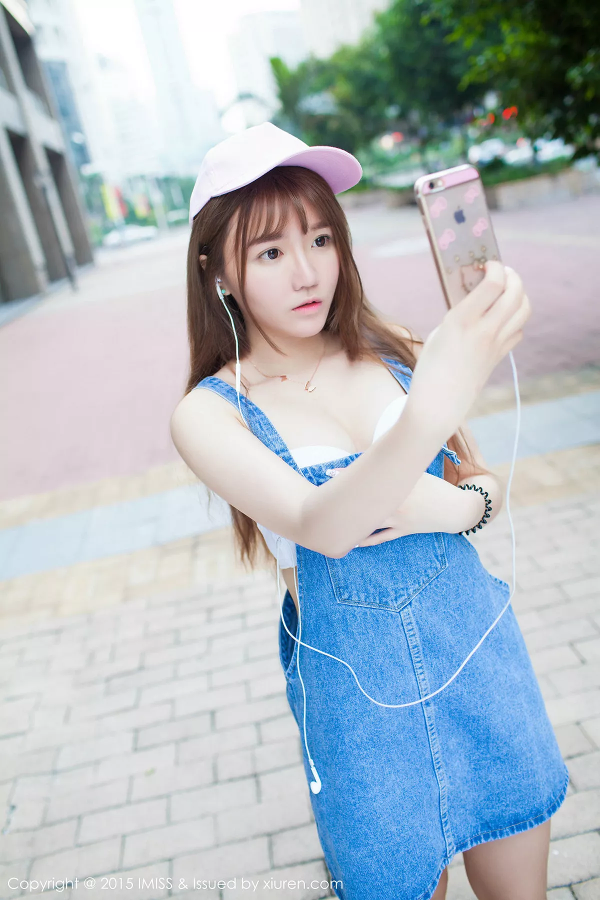 秀人集.com_[IMISS爱蜜社]Vol.026_嫩模小宝酱粉红内衣性感丁字裤秀美臀撩人姿势写真50P