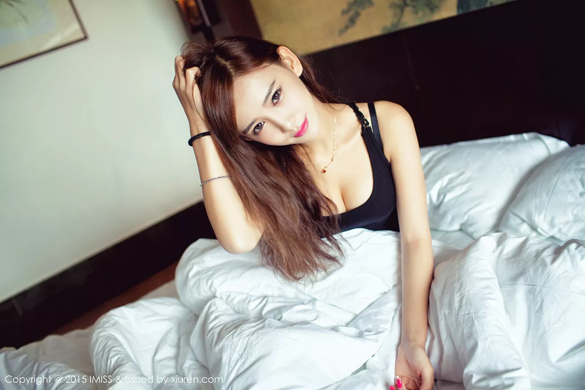 秀人集.com_[IMISS爱蜜社]Vol.040_嫩模李玉洁Daisy大别山薄刀峰旅拍完美身材性感写真57P