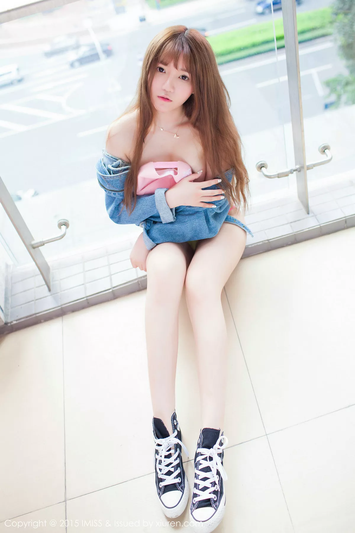 秀人集.com_[IMISS爱蜜社]Vol.026_嫩模小宝酱粉红内衣性感丁字裤秀美臀撩人姿势写真50P